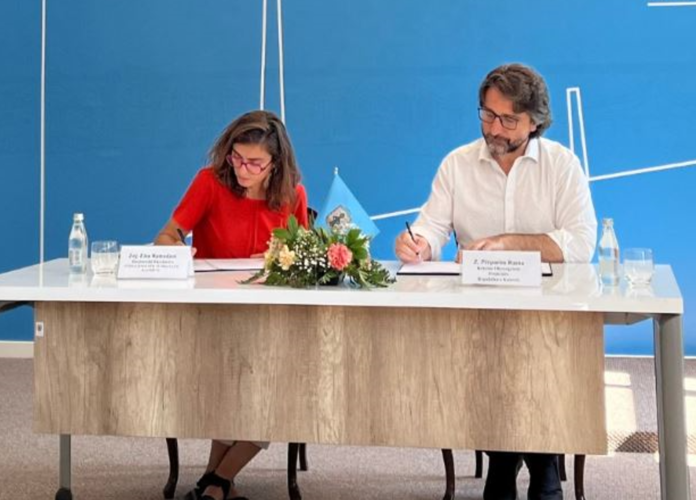 382BD1AF-CBA8-42D5-9EA6-22F9C1085C5F