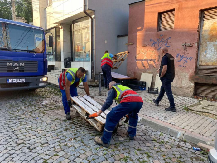 3A7E1628-DF68-4BC5-A73D-1E1CFC8E56EB