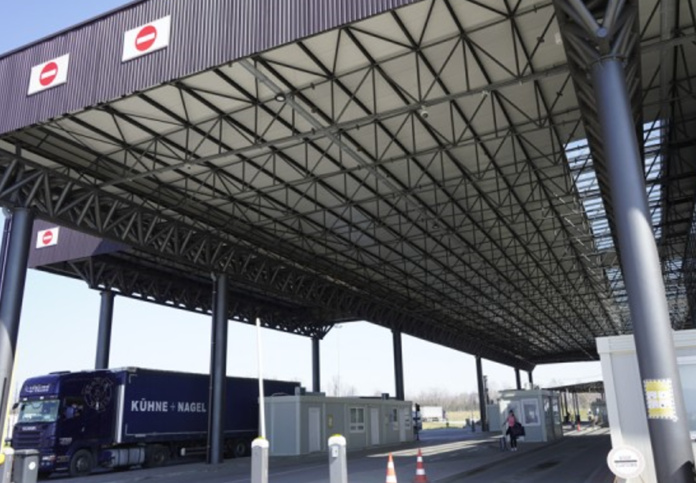 B364E3BC-BC71-42CA-8054-CA0B36C07B40