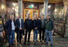 VV, PDK, LDK e Abbott bashkohen në Belfast, para ndeshjes së Kosovës