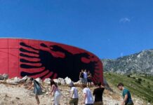 TKZ nis operacionin kombëtar nga Jugu, fshihen shkrimet antishqiptare dhe vendoset flamuri kuqezi